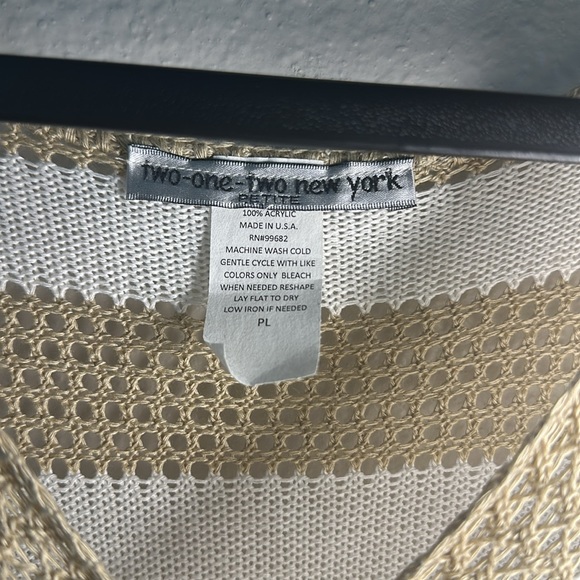 Two-One-Two New York crochet short sleeved lightweight sweater, Petite Large - Picture 2 of 7